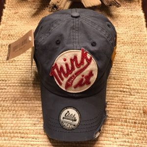 Men’s genuine ililily baseball cap.